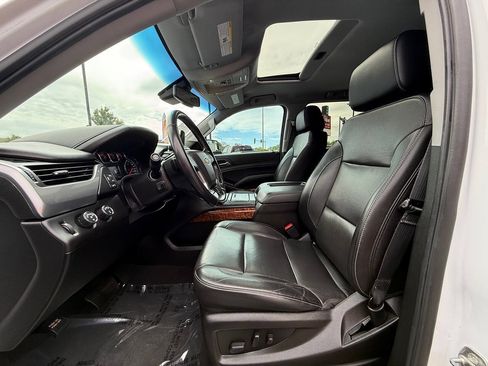 Used 2019 Chevrolet Suburban Premier AWD/4WD image 16