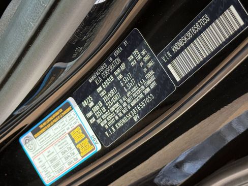 Used 2026 Kia Carnival FWD image 32