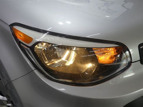 Used 2018 Kia Soul w/ Convenience Package FWD image 14