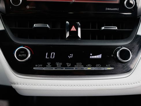 Used 2022 Toyota Corolla SE image 37