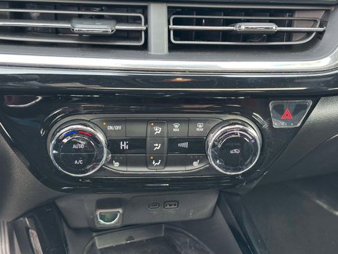 Certified 2024 Chevrolet Trax RS w/ Sunroof Package image 24