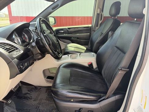 Used 2019 Dodge Grand Caravan SXT FWD image 21