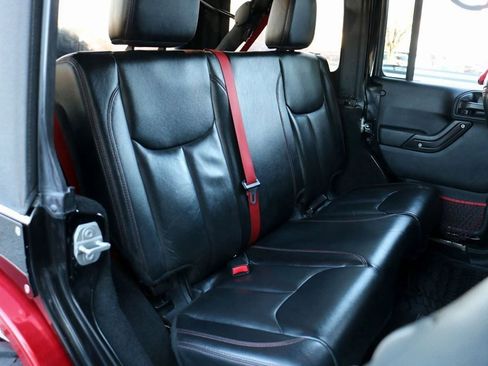 Used 2017 Jeep Wrangler Unlimited Rubicon image 29