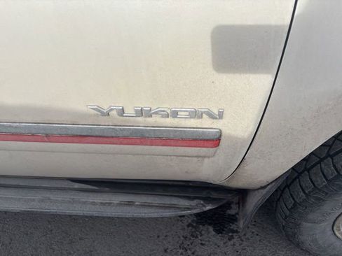 Used 2011 GMC Yukon SLT w/ SLT-2 Equipment Package image 6