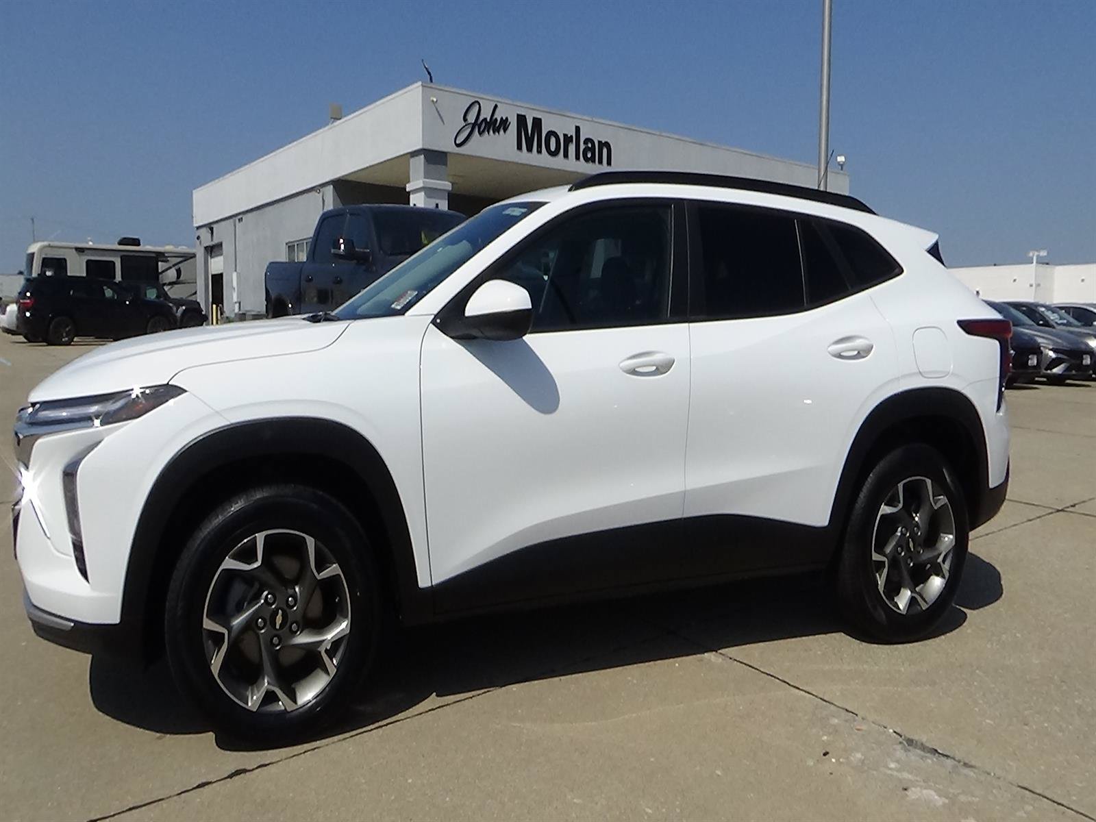 Used 2025 Chevrolet Trax LT FWD image 1