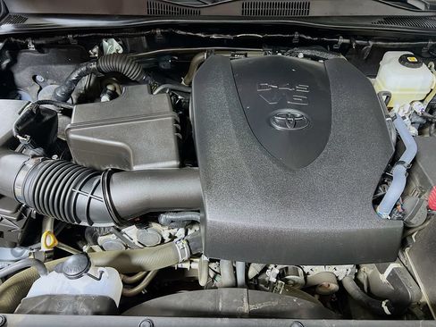 Used 2022 Toyota Tacoma TRD Off-Road AWD/4WD image 26