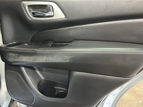 Used 2020 Nissan Pathfinder S AWD/4WD image 17