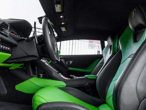 Used 2023 Lamborghini Huracan EVO image 24