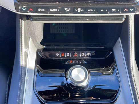 New 2026 Jeep Grand Wagoneer 2WD image 18