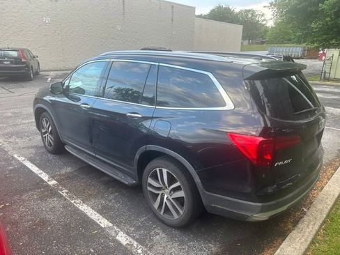 Used 2018 Honda Pilot Touring image 3