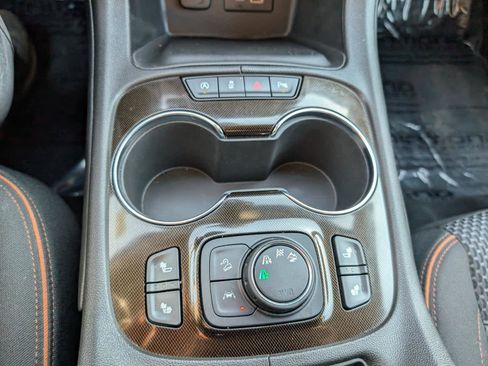 Certified 2023 GMC Acadia AT4 image 27