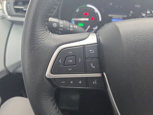 Used 2025 Toyota Sienna XLE image 21