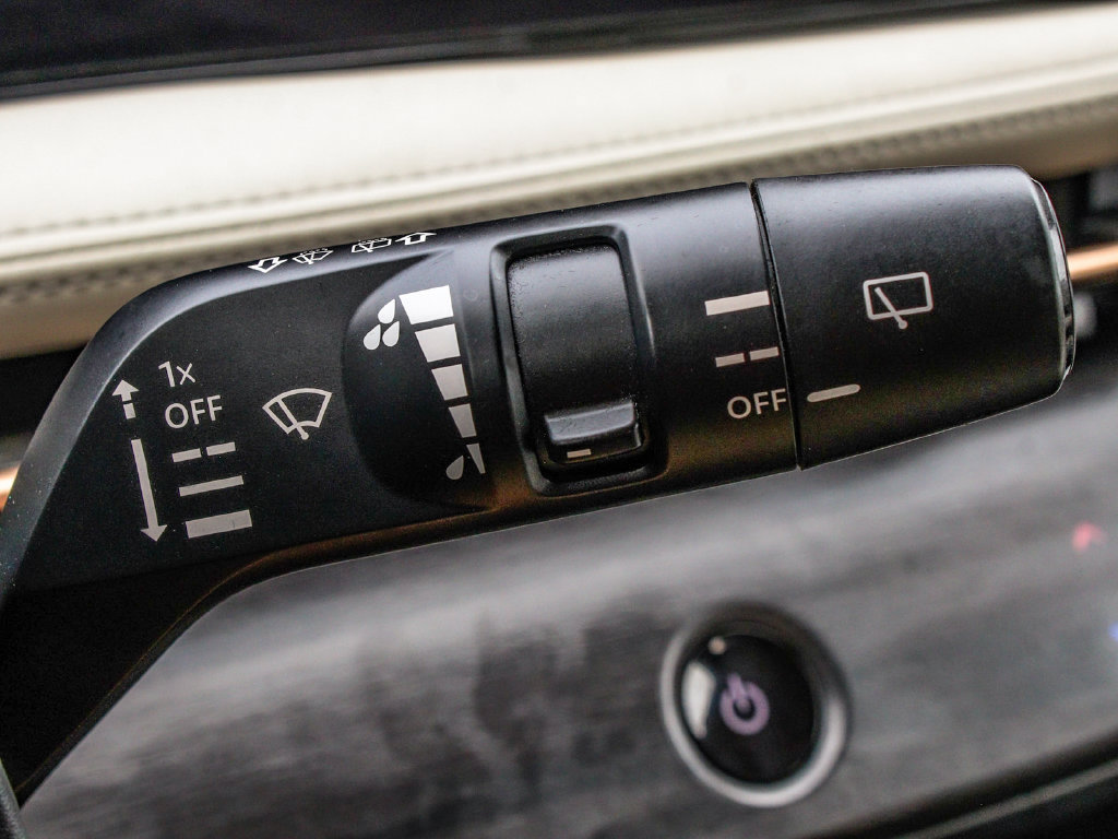 Used 2023 Nissan Ariya AWD image 30