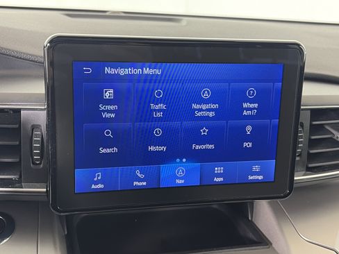 Used 2022 Ford Explorer XLT w/ Equipment Group 202A image 22