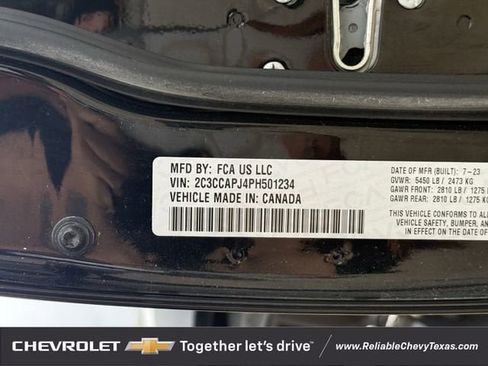 Used 2023 Chrysler 300 C image 37