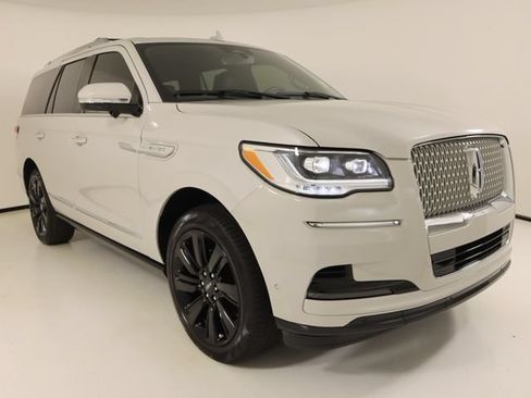Used 2024 Lincoln Navigator Reserve AWD/4WD image 7