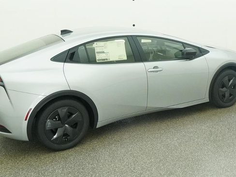New 2026 Toyota Prius LE FWD image 16