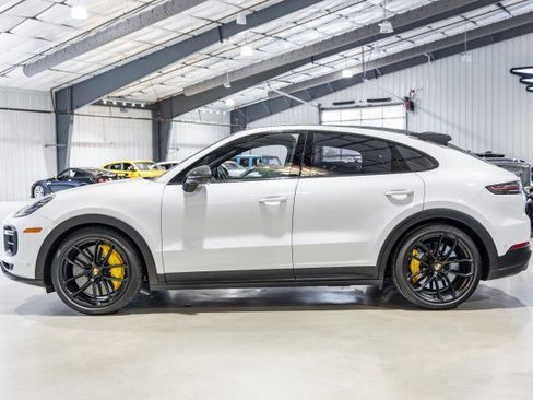 Used 2022 Porsche Cayenne Turbo GT image 3