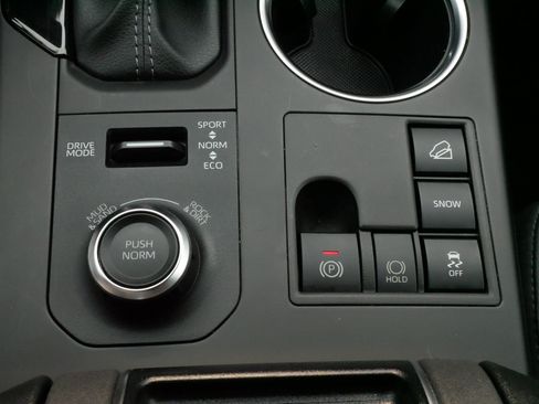 Used 2025 Toyota Highlander XSE AWD/4WD image 25