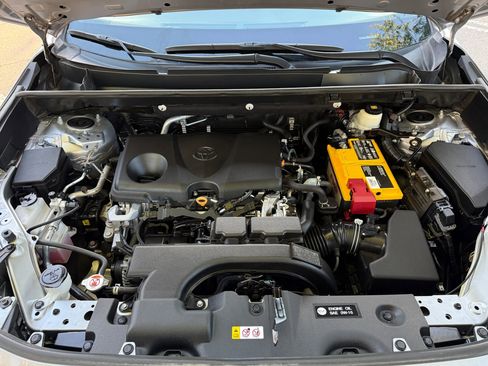 Used 2021 Toyota RAV4 XLE w/ Convenience Package FWD image 34