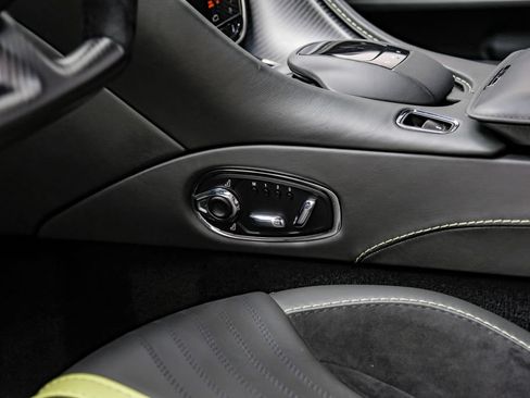 Used 2020 Aston Martin DB11 AMR RWD image 28