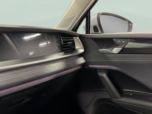 Certified 2025 Volkswagen Tiguan SE AWD/4WD image 28