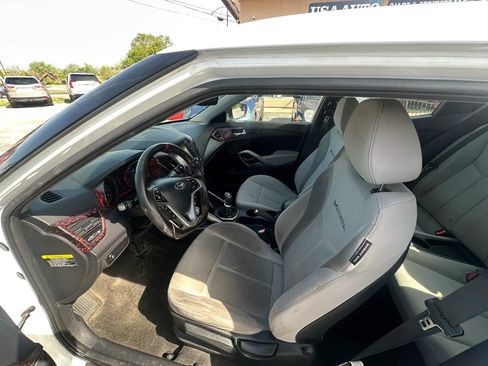 Used 2013 Hyundai Veloster image 14