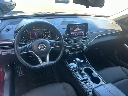 Used 2023 Nissan Altima 2.5 SV AWD/4WD image 4