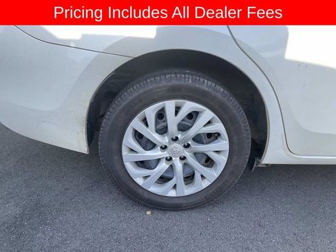 Used 2018 Toyota Corolla LE FWD image 9