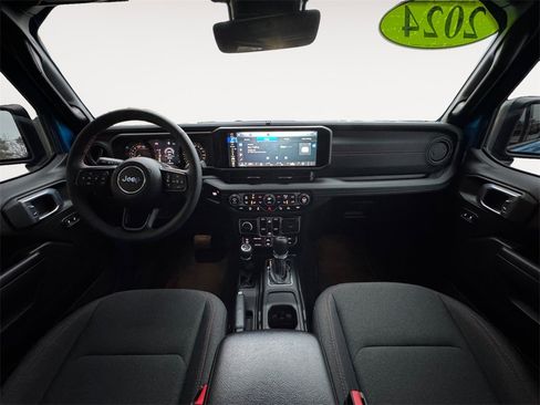 Used 2024 Jeep Wrangler Unlimited Rubicon w/ XTREMEE 35" Tire Package image 10