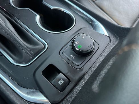 Used 2018 Chevrolet Traverse LT image 20