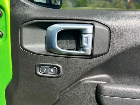 Used 2025 Jeep Wrangler Willys image 18