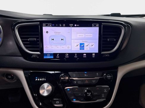 Used 2022 Chrysler Pacifica Touring-L FWD image 12