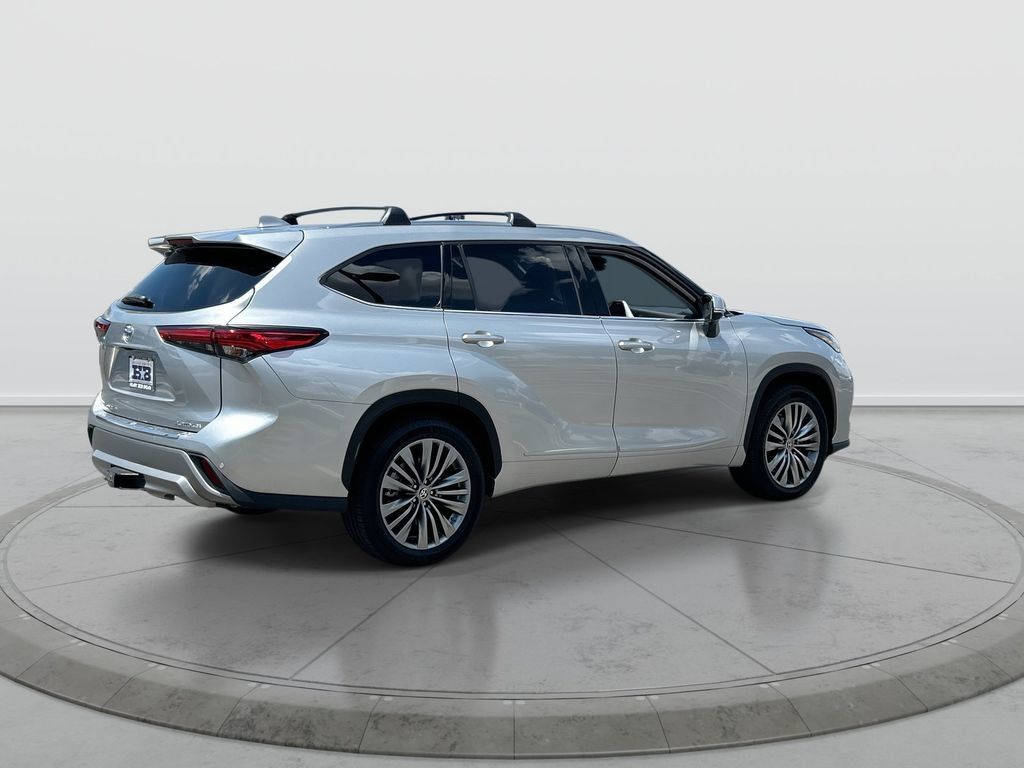 Used 2021 Toyota Highlander Platinum FWD image 8
