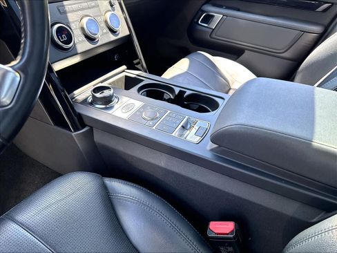 Used 2017 Land Rover Discovery SE AWD/4WD image 17