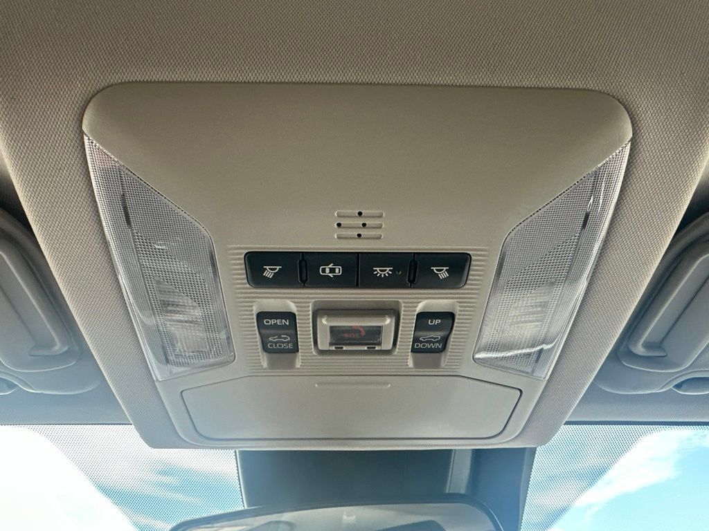 Used 2020 Toyota RAV4 XLE w/ Convenience Package AWD/4WD image 9