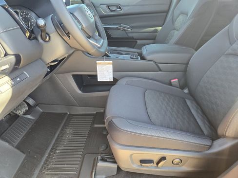 New 2026 Nissan Pathfinder SV image 12