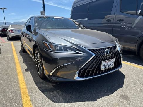 Used 2025 Lexus ES 350 w/ Premium Package FWD image 3