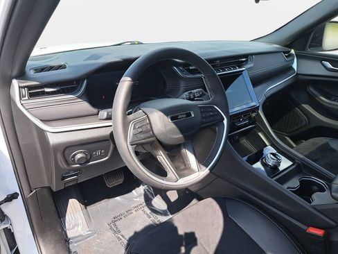 Certified 2023 Jeep Grand Cherokee Altitude AWD/4WD image 16
