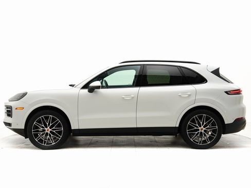 Used 2025 Porsche Cayenne image 2