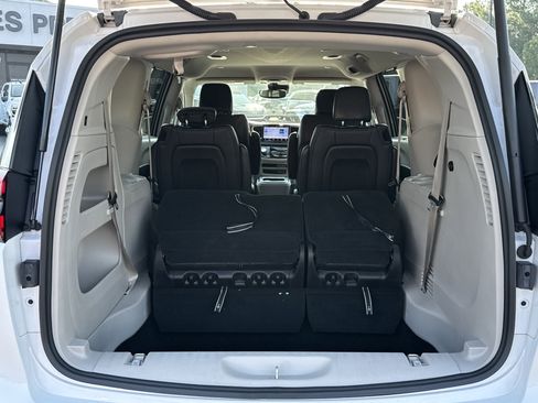Used 2022 Chrysler Pacifica Touring-L image 23
