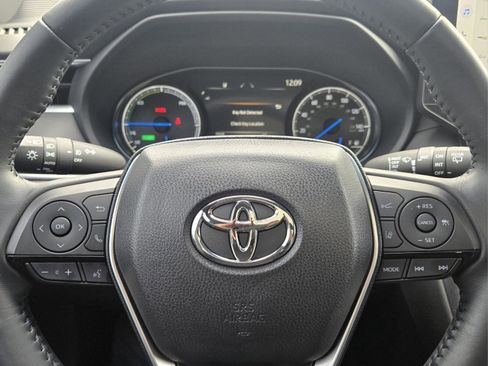 Used 2023 Toyota Venza Nightshade image 25