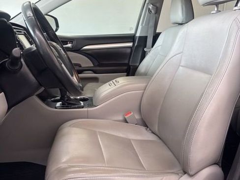 Used 2017 Toyota Highlander XLE FWD image 16