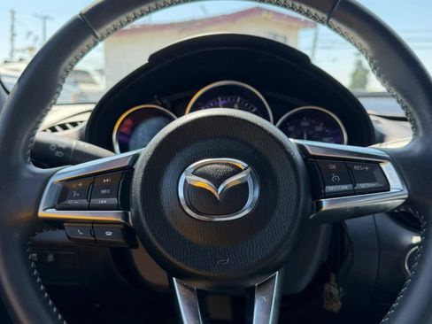Used 2021 MAZDA MX-5 Miata Club w/ Appearance Package RWD image 24