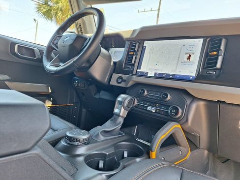 Used 2023 Ford Bronco Badlands w/ Sasquatch Package AWD/4WD image 30