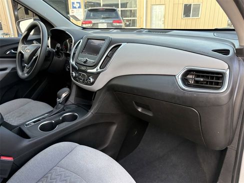 Used 2022 Chevrolet Equinox LS w/ LS Convenience Package image 26