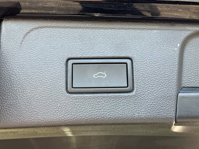 Certified 2023 Volkswagen Atlas SEL R-Line AWD/4WD image 20