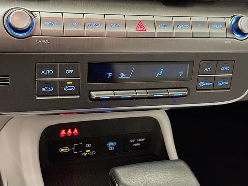 Used 2025 Hyundai Kona SEL image 23