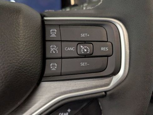 Used 2025 Jeep Wagoneer 4WD image 19