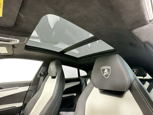 Used 2021 Lamborghini Urus Base image 36
